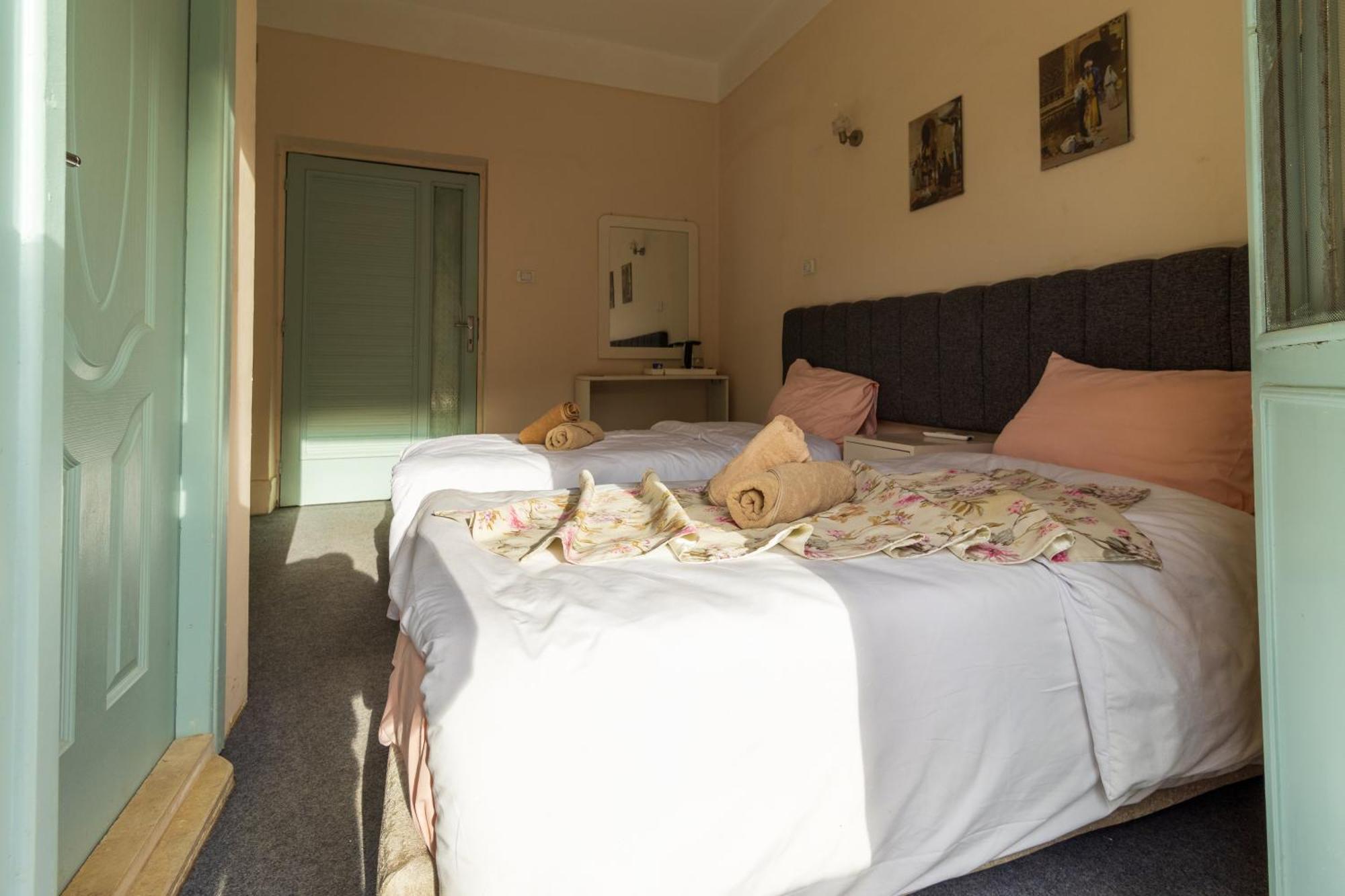 The Grand Pyramids View Hotel Kafrat al Jabal Room photo