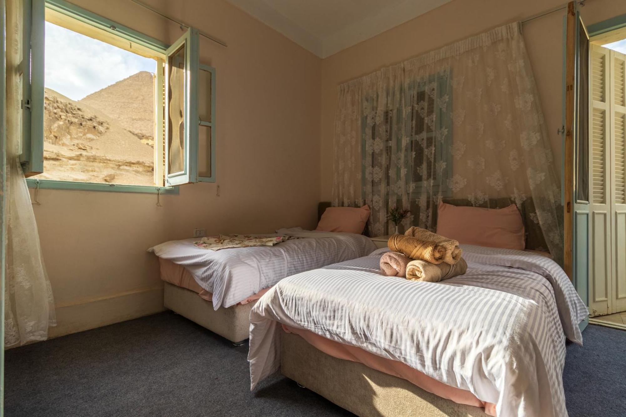 The Grand Pyramids View Hotel Kafrat al Jabal Room photo